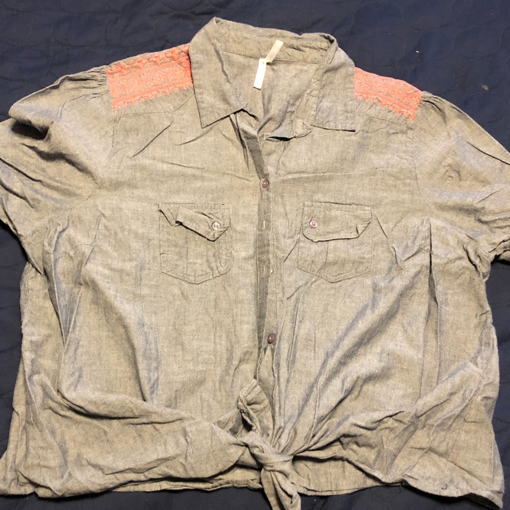 Cute 3/4 sleeve button top